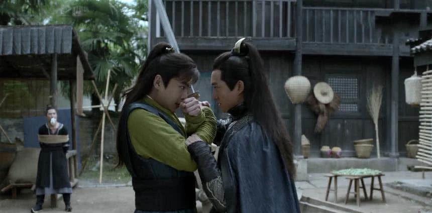 出南门，遇六叔与六舅