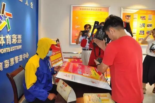开奖直播现场手机实时见证—揭秘大奖时刻手机现场直播开奖结果