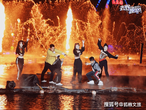 天下彩（94.cc）免费资料大全，探索与分享的乐趣之地！你的彩票信息宝库，助你一臂之力。天下彩(944:cc)免费资料大全香港挂碑篇